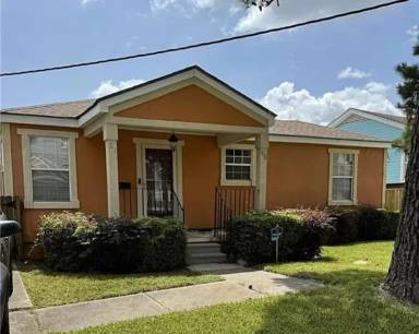 Main picture of 5165 Mandeville St