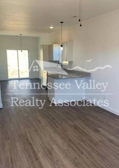 Main picture of 804 W Oak Hill Ave