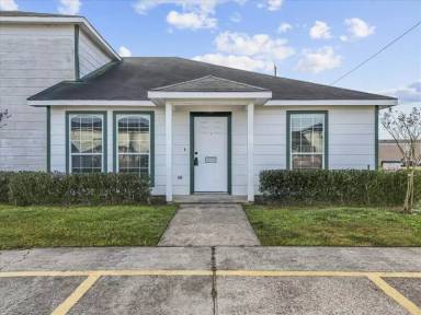 Main picture of 2110 Roatan Calle