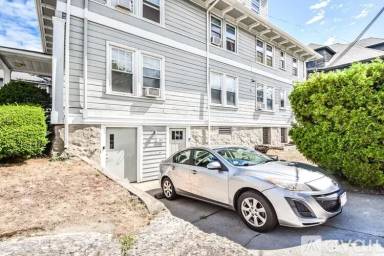 Main picture of 252 S Huntington Ave