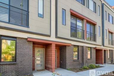 Main picture of 2350 Tremont Pl