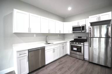 Main picture of 199 N Lake Ave