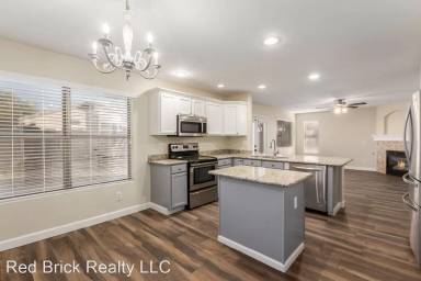 Main picture of 1684 E Galveston St