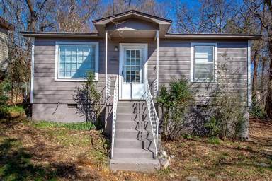 Main picture of 809 W 54th St