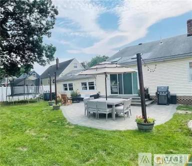 Main picture of 52 Lois Ave