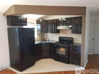 Main picture of 1052 Crescent St