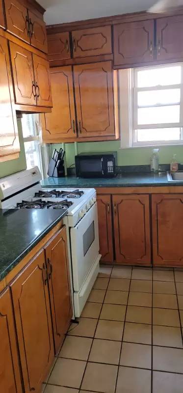 Main picture of 362 E 235th St