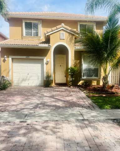Main picture of 4370 Lake Lucerne Cir