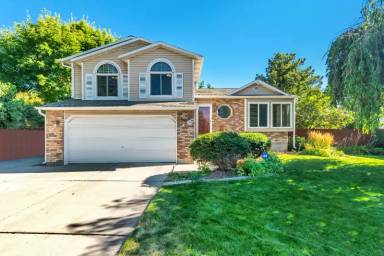 Main picture of 582 E Meadow Hill Dr