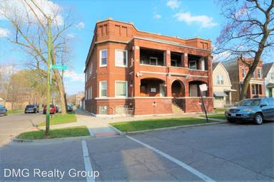 Main picture of 6601 S Laflin St