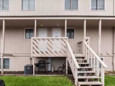 Main picture of 814 W Hillcrest Dr