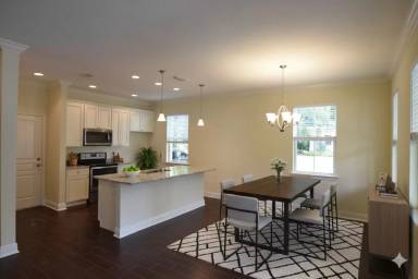 Main picture of 100 E Orlando St