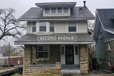 Main picture of 2700 E 40th St
