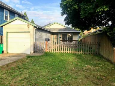 Main picture of 5324 NE 16th Ave