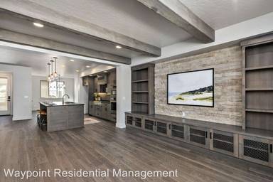Main picture of 4417 E Parkcenter Blvd