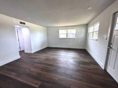 Main picture of 3263 S Peninsula Dr