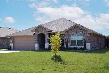 Main picture of 2921 Emma Ln