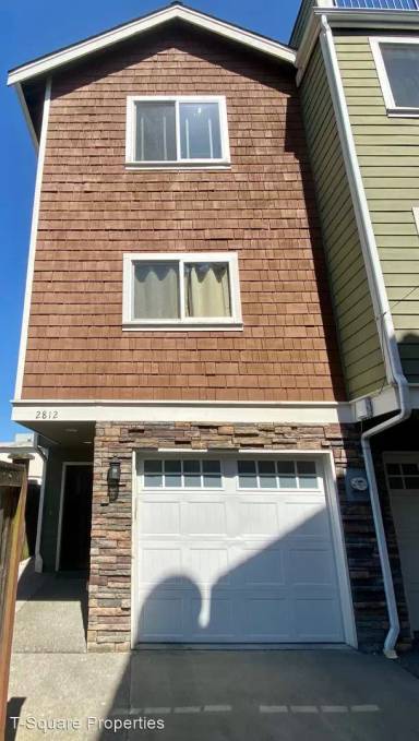 Main picture of 2808 E Spring St