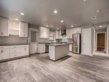 Main picture of 10743 Lake Gardens Dr