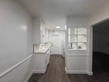 Main picture of 8575 Holloway Dr