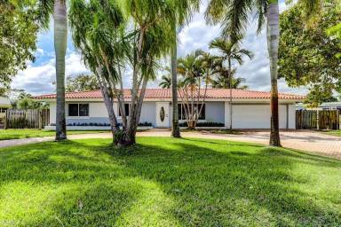 Main picture of 7115 Venetian Way