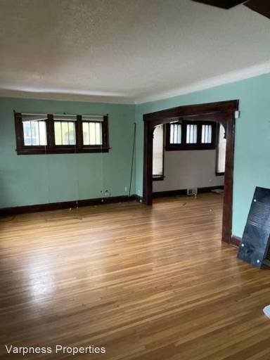 Main picture of 2327 Sheridan Ave N