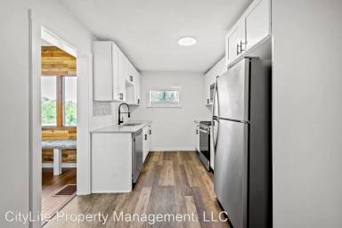 Main picture of 32 Lacona St