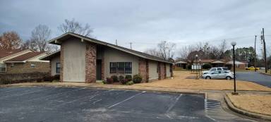 Main picture of 1520 E Boswell St