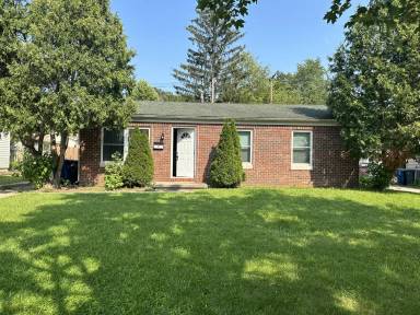 Main picture of 1030 N Maple Rd