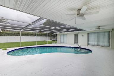 Main picture of 565 NE Olive Way