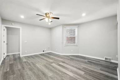Main picture of 400 Perry Hwy