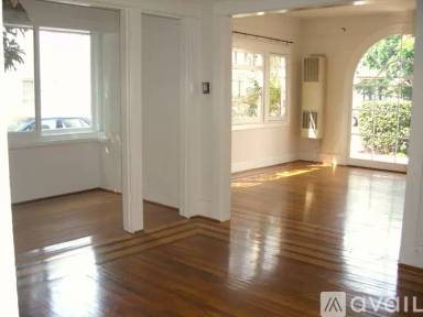 Main picture of 6200 De Longpre Ave