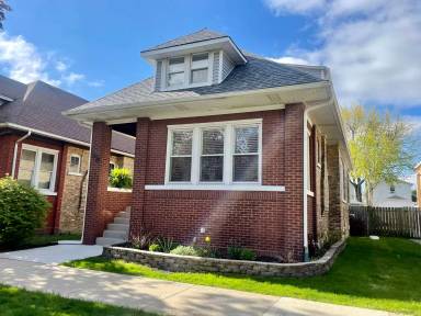 Main picture of 5439 W Dakin St