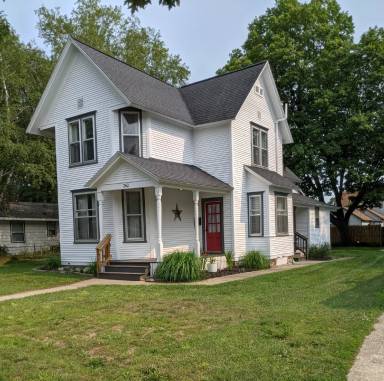 Main picture of 262 W 11th St