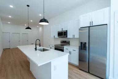 Main picture of 2150 N 19th St