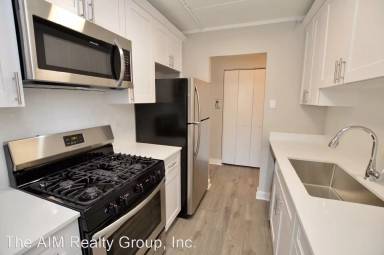 Main picture of 9612 Greenwood Ave