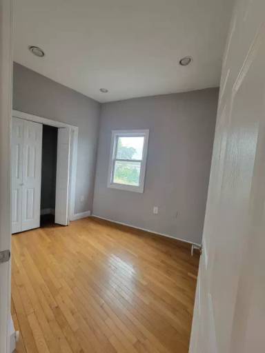 Main picture of 392 River St