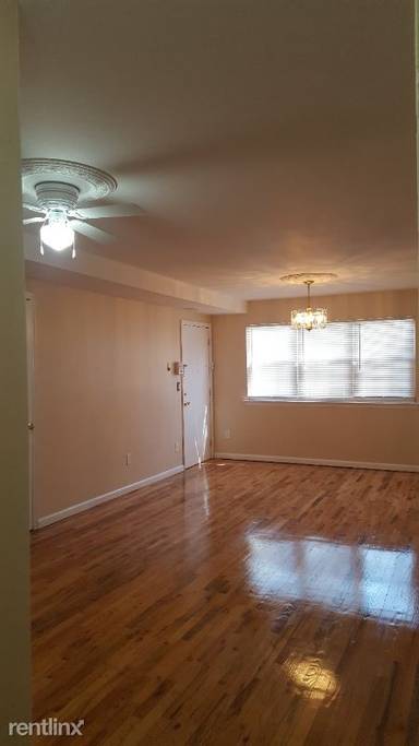 Main picture of 266 College Dr