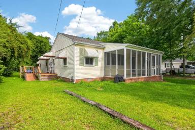 Main picture of 100 Hodges Manor Rd