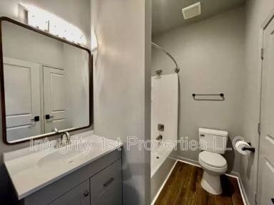 Main picture of 740 Washington Blvd