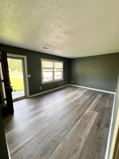 Main picture of 4810 Kings Dr