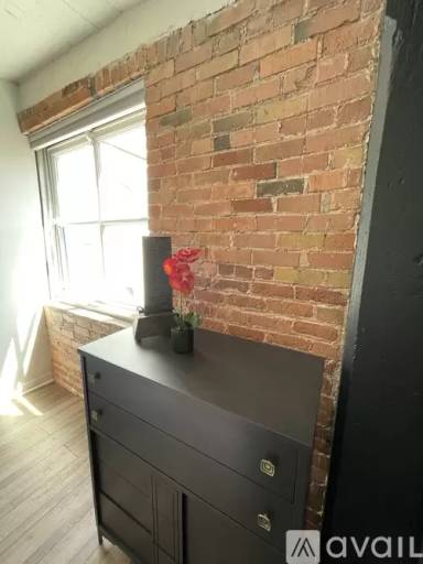 Main picture of 112 W Washington Blvd