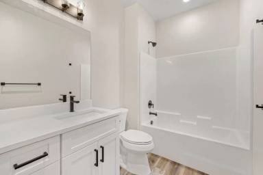 Main picture of 286 E 5th S