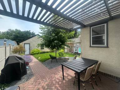 Main picture of 740 Arlington Ave E