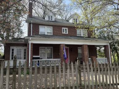 Main picture of 400 S Josephine Boyd St