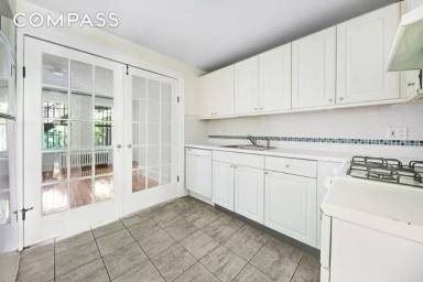 Main picture of 690 10th St