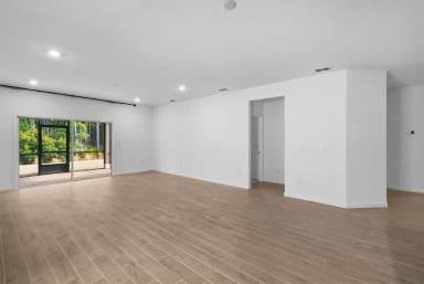 Main picture of 60 Eustis Pt