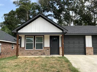 Main picture of 105 Chloe Dr