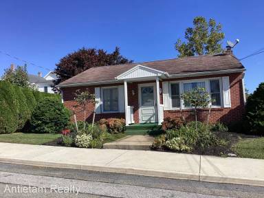 Main picture of 209 E 3rd St