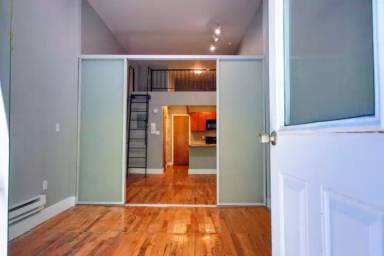 Main picture of 425 East 13th St